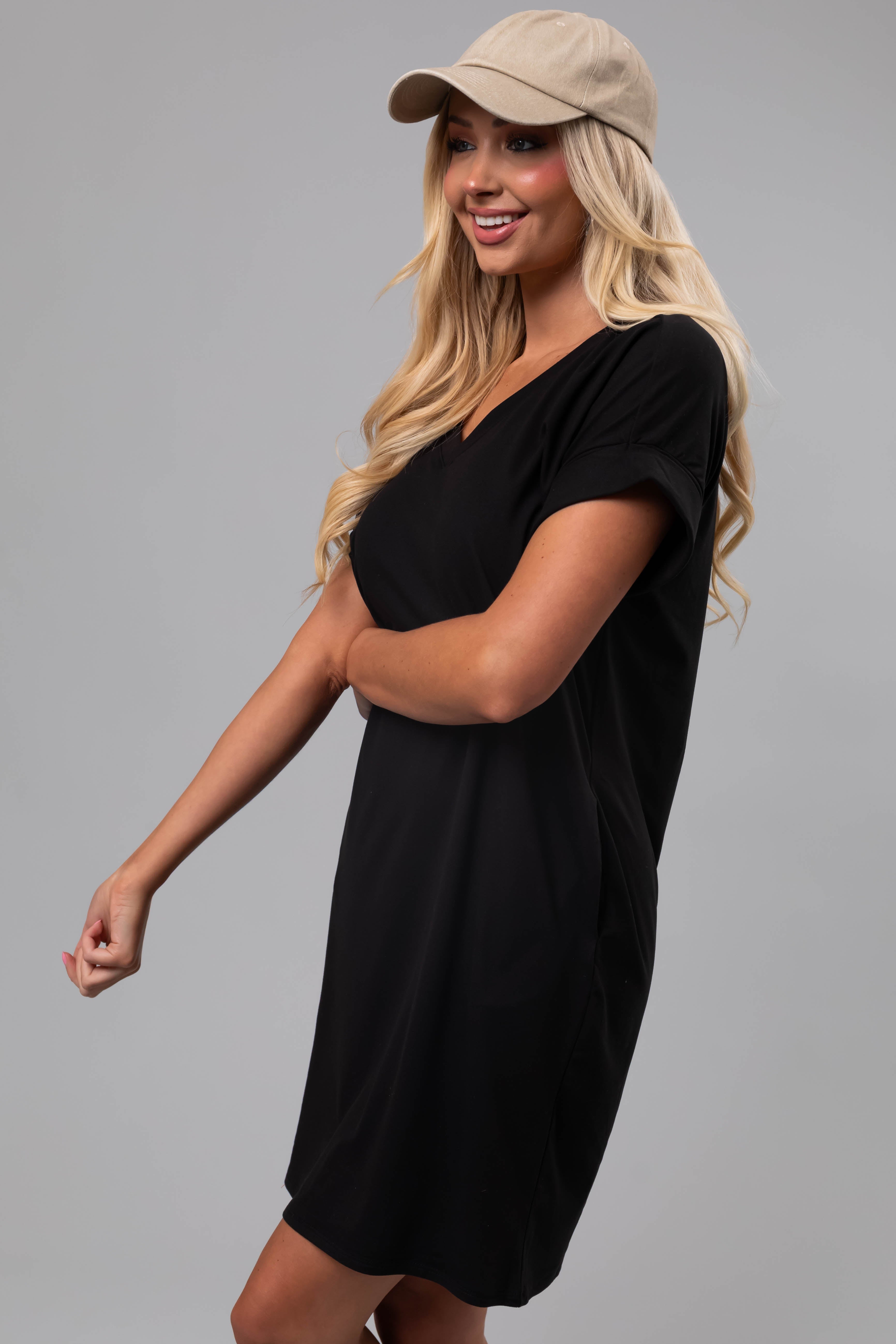 Women's Black V-Neck Short-Sleeve Mini Dress